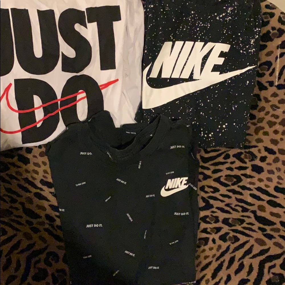 (3) men’s Nike tshirts